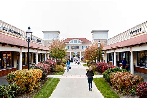 tumi wrentham village premium outlets.